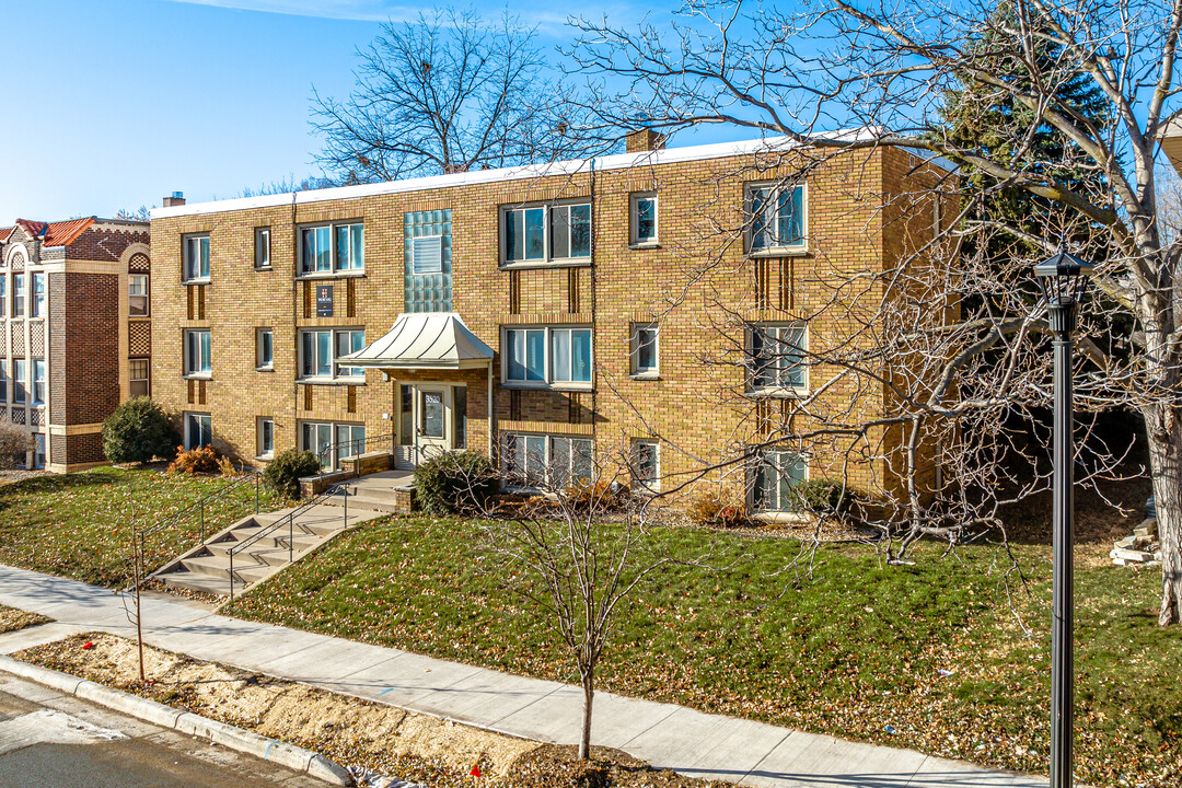 3520 Grand Ave S in Minneapolis, MN - Foto de edificio
