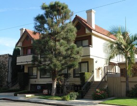 2324 N Ontario St in Burbank, CA - Building Photo - Building Photo