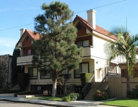 2324 N Ontario St in Burbank, CA - Foto de edificio - Building Photo