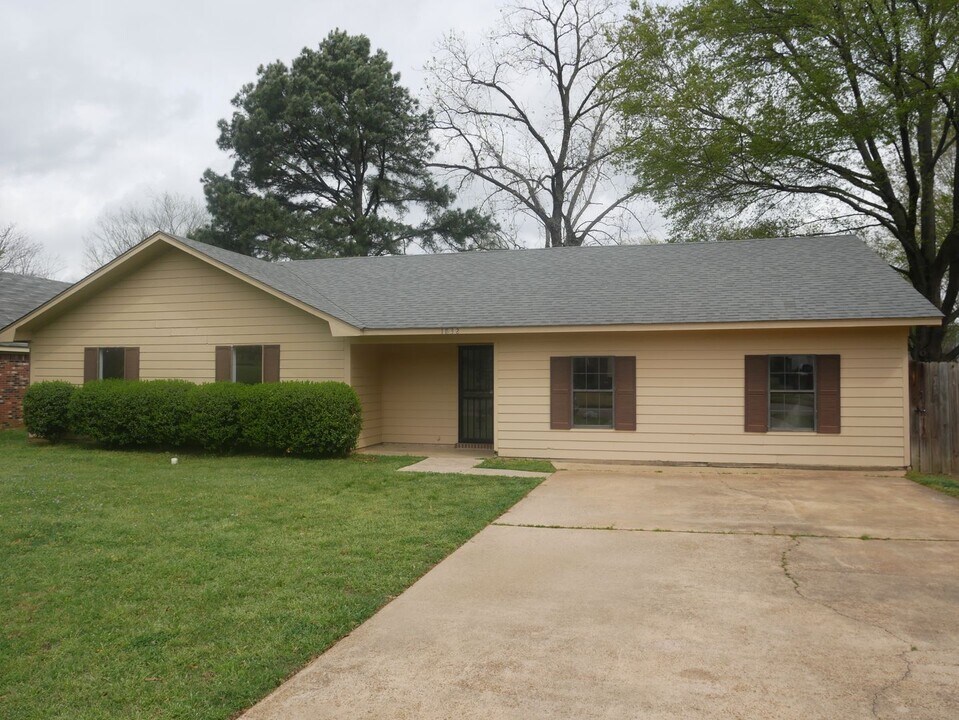 1832 Greeno Dr in Horn Lake, MS - Building Photo