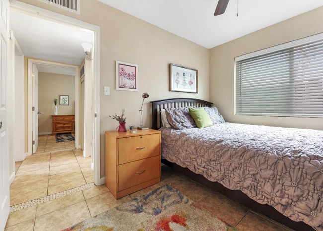 718 N Floral St in Visalia, CA - Building Photo - Building Photo