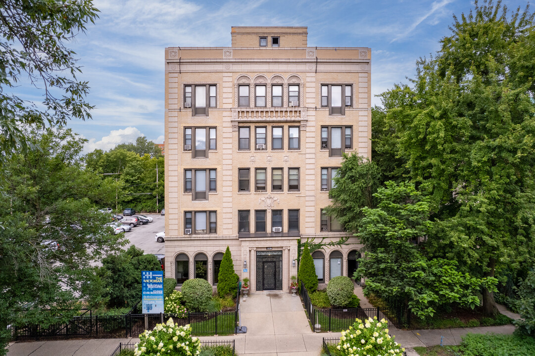 The Victorian Apartments in Chicago, IL - Building Photo