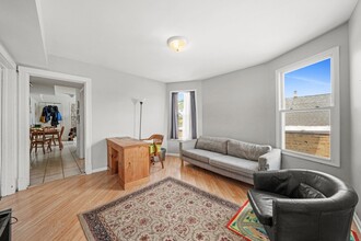 3652 W Shakespeare Ave, Unit #3 in Chicago, IL - Foto de edificio - Building Photo