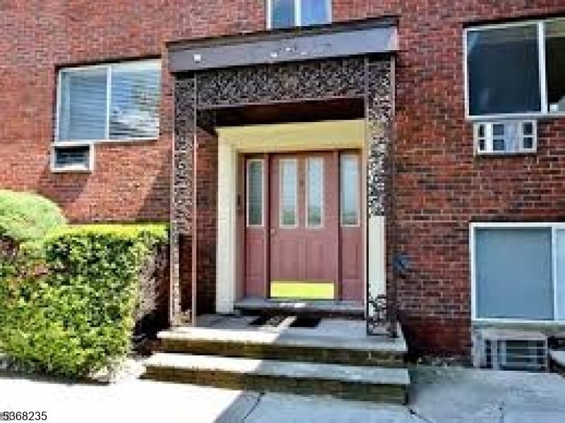 378 Valley St in South Orange, NJ - Building Photo