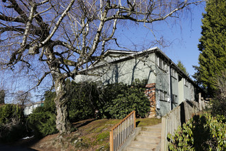 Ravenbourne Apartments in Portland, OR - Building Photo - Building Photo