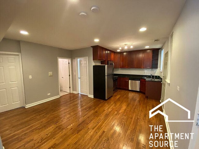 6504 N Washtenaw Ave, Unit 3 in Chicago, IL - Foto de edificio - Building Photo