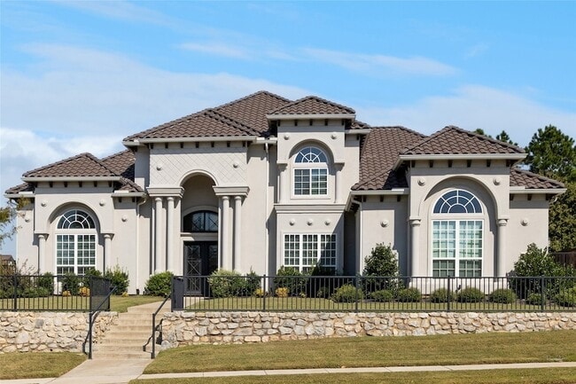 property at 916 Savannah Trl