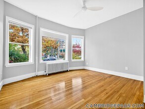 1576 Cambridge St, Unit 3F in Cambridge, MA - Foto de edificio - Building Photo