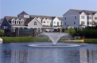 318 Copper Square Dr in Bethel, CT - Building Photo - Building Photo