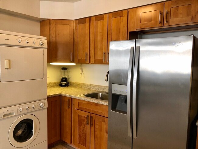 410 Nahua St in Honolulu, HI - Building Photo - Building Photo