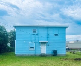 6004 Avenue T in Galveston, TX - Building Photo - Building Photo