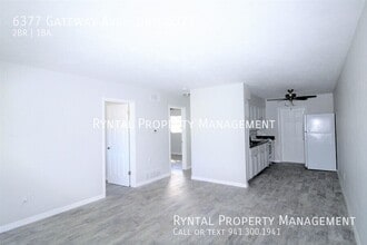 6377 Gateway Ave in Sarasota, FL - Building Photo - Building Photo