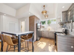 2701 DuPont Ave S, Unit 1 in Minneapolis, MN - Foto de edificio - Building Photo