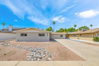 227 E Ellis Dr in Tempe, AZ - Building Photo - Building Photo