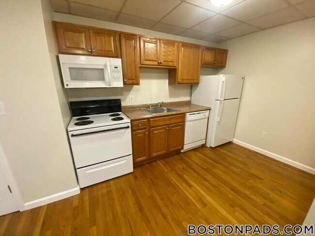 22 High St in Medford, MA - Foto de edificio - Building Photo