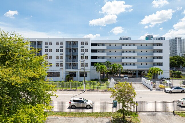 Phyllis Wheatley in Miami, FL - Building Photo - Building Photo
