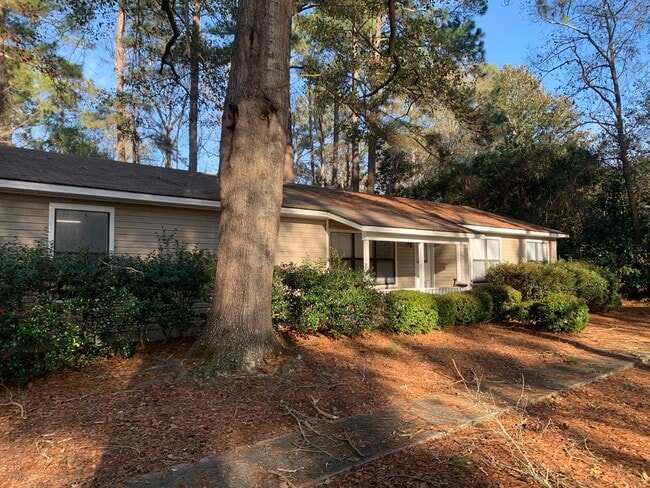 property at 107 S Edgewood Dr