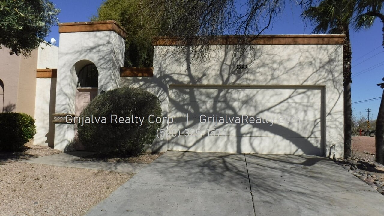 2906 W Avenida Obregon in Tucson, AZ - Building Photo