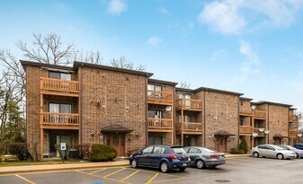 2268 Abbeywood Dr, Unit D in Lisle, IL - Building Photo