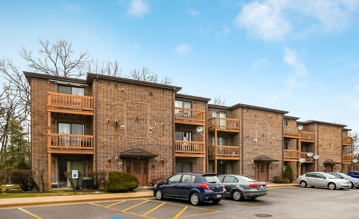 2268 Abbeywood Dr, Unit D in Lisle, IL - Building Photo