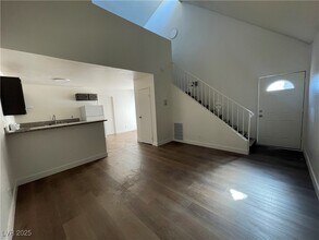 5187 Greene Ln in Las Vegas, NV - Foto de edificio - Building Photo