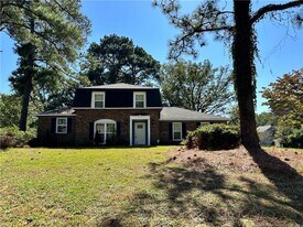 5921 Lake Terrace Ct in Fayetteville, NC - Building Photo