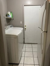 2220 Gale Ave, Unit Room 2 in Long Beach, CA - Foto de edificio - Building Photo