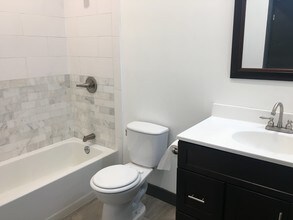 6624 Kester Ave in Los Angeles, CA - Foto de edificio - Building Photo