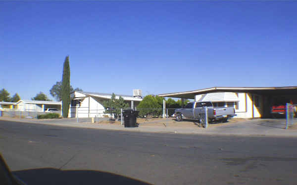3 J Trailer Park in Surprise, AZ - Foto de edificio
