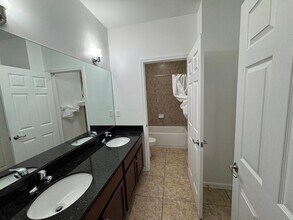 1025-1035 NE 10th Ave in Fort Lauderdale, FL - Building Photo - Interior Photo