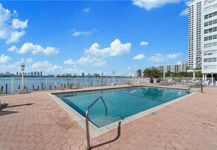1228 West Ave, Unit 1407 in Miami Beach, FL - Building Photo - Building Photo
