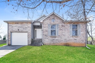 3507 Clearwater Dr in Clarksville, TN - Building Photo