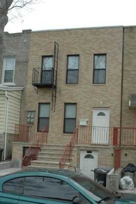 71-11 68 St in Glendale, NY - Building Photo