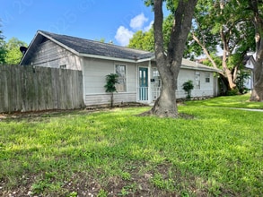 166 Fargo Ave in San Antonio, TX - Building Photo - Building Photo