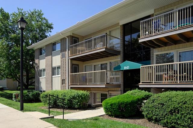 Rollins Park Apartments in Rockville, MD - Building Photo