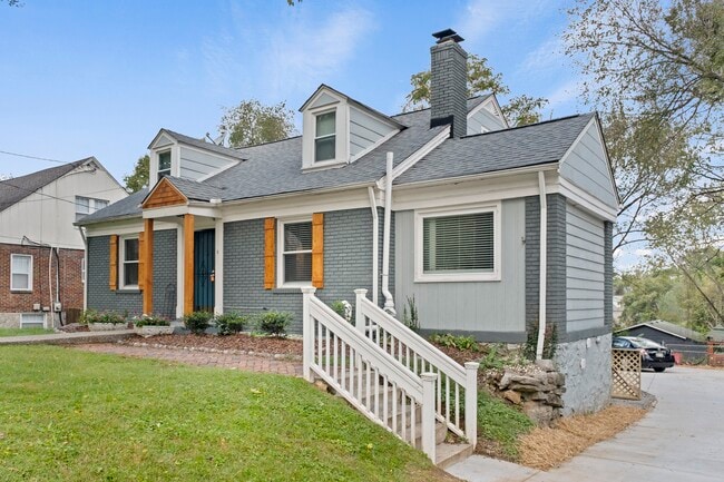 property at 1305 Stratford Ave
