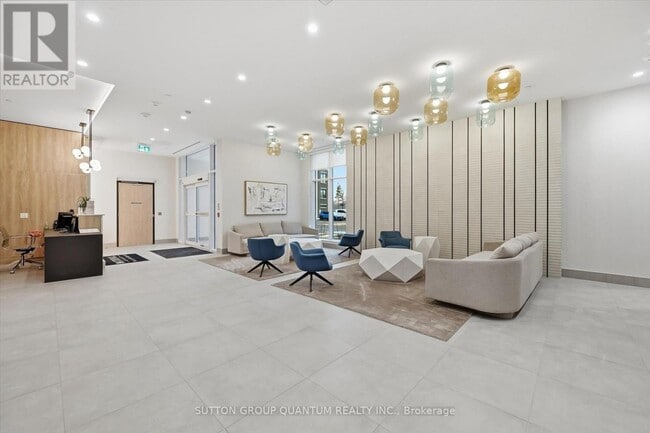 500 Plains Rd E in Burlington, ON - Building Photo - Building Photo