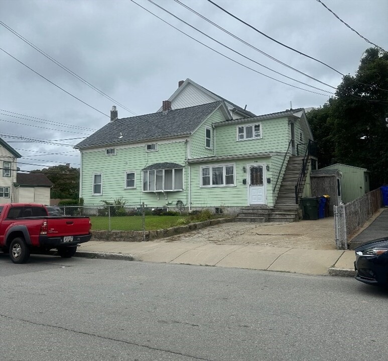 201 Kilburn St in Fall River, MA - Building Photo