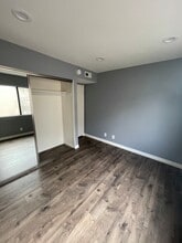 15221 W Magnolia Blvd in Los Angeles, CA - Foto de edificio - Building Photo