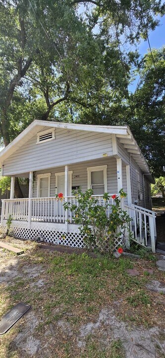 2401 Mallory Ave in Tampa, FL - Building Photo