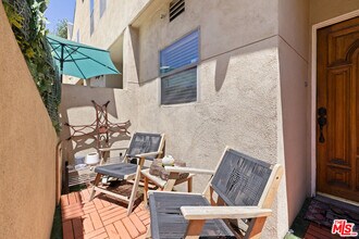 14256 Victory Blvd in Los Angeles, CA - Building Photo - Building Photo
