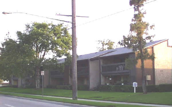 Covina Hillside Apartments in Covina, CA - Foto de edificio