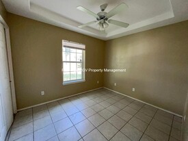 604 S Logan Dr, Unit 2 in Edinburg, TX - Building Photo - Building Photo