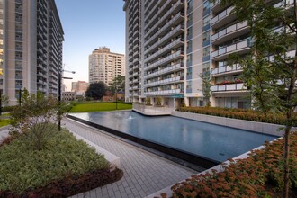 Village Green in Toronto, ON - Building Photo - Building Photo