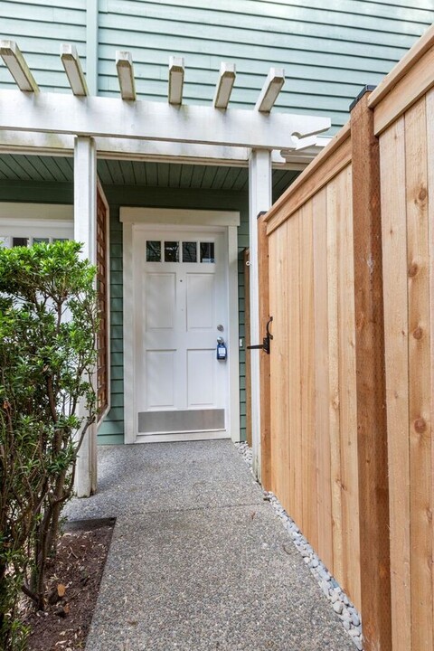 3047 60th Ave SW in Seattle, WA - Building Photo
