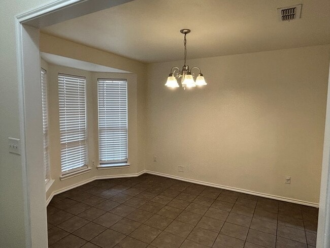 9404 Lamar Ave in Odessa, TX - Foto de edificio - Building Photo