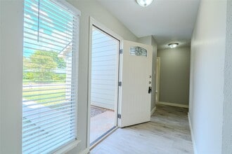 2714 Flintrock Cir in Houston, TX - Building Photo - Building Photo