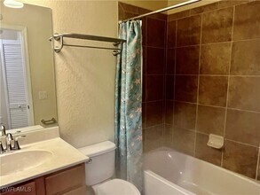 9518 Avellino Wy in Naples, FL - Foto de edificio - Building Photo