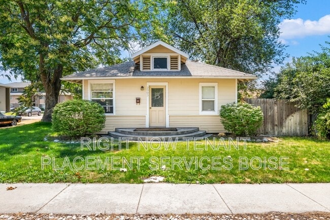 property at 2903 W Madison Ave