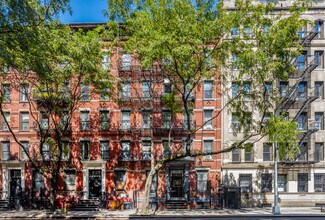 349 W 45th St in New York, NY - Foto de edificio - Primary Photo